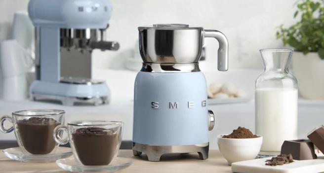 Smeg的全新电动奶泡机有「热巧克力模式」。（品砚实业提供／古明弘台北传真）