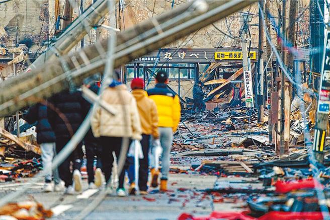 2024年1月1日，日本石川县能登半岛发生规模7.6的极浅层地震。（新华社）