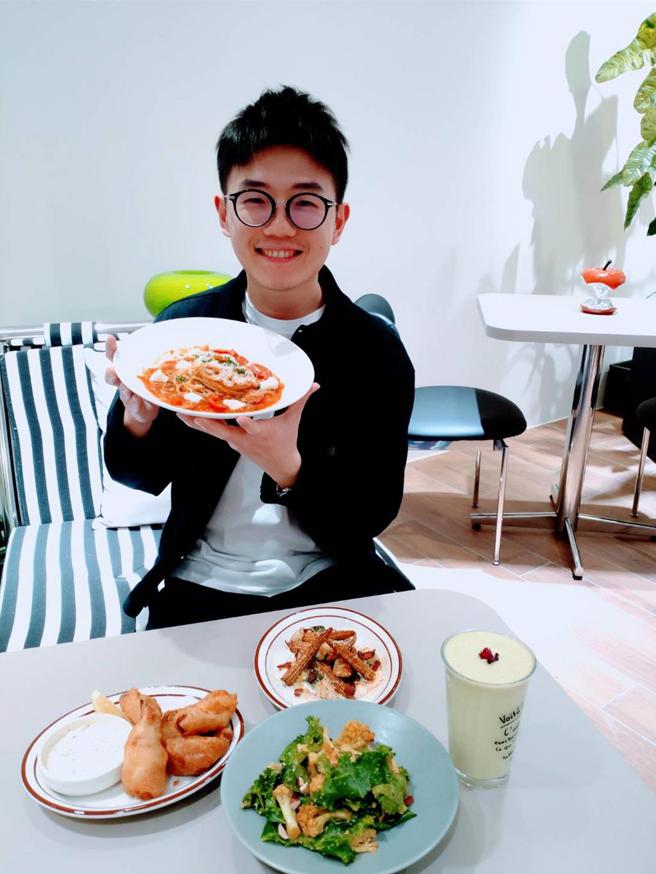 尊鸿餐饮集团创办人陈咏翔表示，全台共有四家分店的「JAI宅」插旗台中勤美商圈。图／曾丽芳