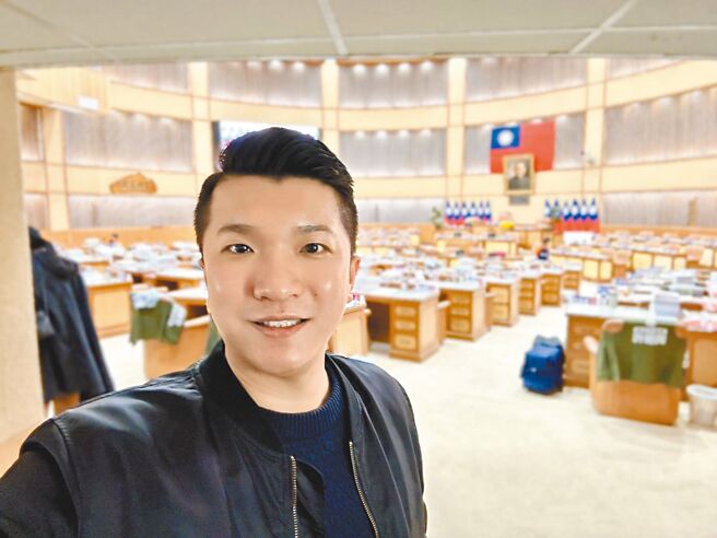 民進黨新北市議員李宇翔表示，基層社工是社會安全網的第一線，新北市政府應優先補足社工人力缺口。（摘自新北市議員李宇翔臉書／陳慰慈新北傳真）