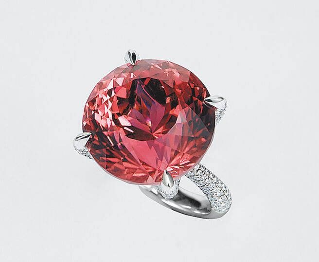 Damiani Absolute 18K白金粉紅碧璽鑽戒，273萬5000元。（Damiani提供）