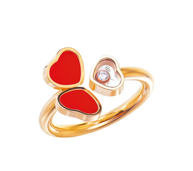 蕭邦快樂雙心Happy Hearts Wings系列戒指，8萬6000元。（CHOPARD提供）