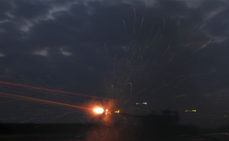 1分鐘550發！空軍35快砲對空射擊 夜空火網超壯觀