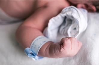 包月亮枕放臥室獨睡  未滿3月嬰「趴睡悶死」保母要入獄