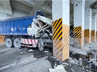 舊蘇花和仁段大貨車撞水泥椿 道路阻斷1小時2傷