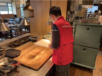 38人银髮国旅团日月潭酒店用餐  11人上吐下泻送医