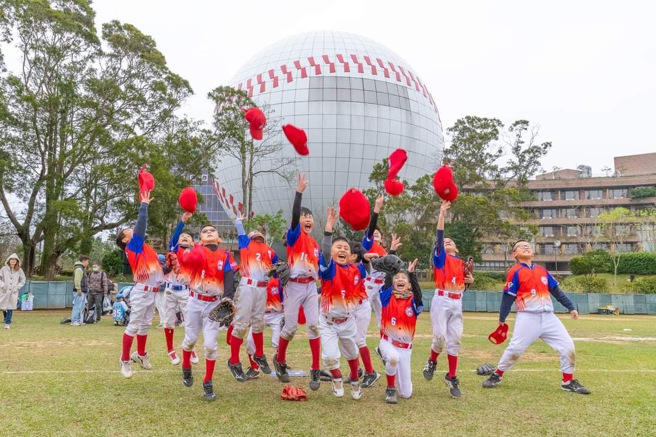 U9組冠軍由松山區體育會少年社區棒球隊摘冠（圖/體育主播梅聖旻提供）