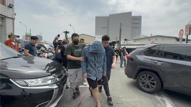 女嬰遭丟棄在清水岩，檢方14日複驗，謝姓男子與許姓女友到場。（洪靖宜攝）