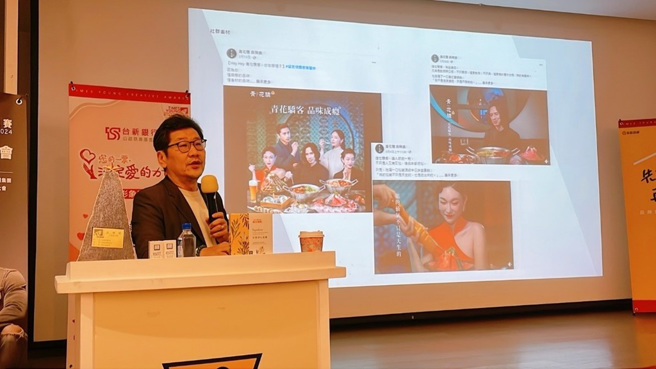 台灣邁肯行銷傳播集團董事長張志浩，以親身經歷向學生傳授廣告行銷技巧。（圖／時報金犢奬大會提供）