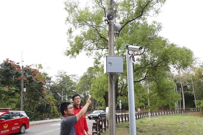嘉义市政府观光新闻处与警消等单位实施近水域辅助侦测系统演练。（嘉义市政府提供／廖素慧嘉市传真）