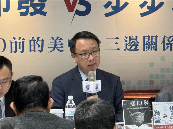 淡江戰略所所長李大中今表示，美中關係競爭明顯大過合作，合作面向已大幅萎縮，而就美方實際作為來觀察，其一中政策的內涵不斷被置換與掏空。（李奇叡攝）