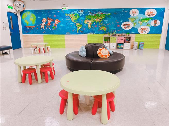 群創光電設置「小小群創室」，提供員工子女課後安心等待環境。（南科管理局提供／寶智華台南傳真）