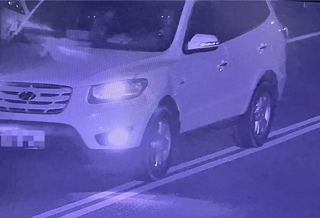警方指出，白色休旅車為權利車，當時車上歹徒至少3人。（警方提供／楊靜茹南投傳真）