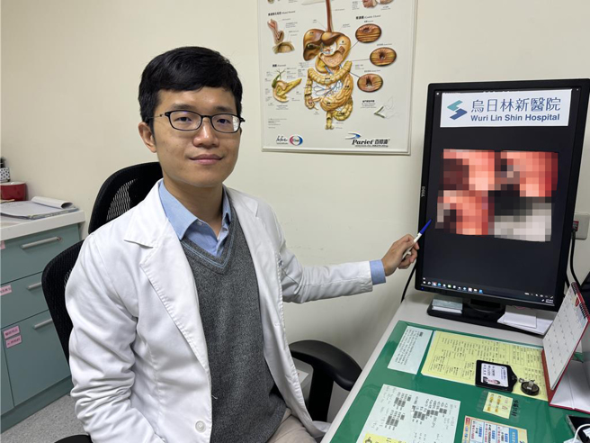 烏日林新醫院胃腸肝膽科醫師林裕鈞15日表示，人類並非海獸胃線蟲的主要宿主，它在人體內無法產卵、繁衍，吃下肚幾天後就會死亡，即使產生症狀也多在2至3周內就能自行消失痊癒。（烏日林新醫院提供／潘虹恩台中傳真）