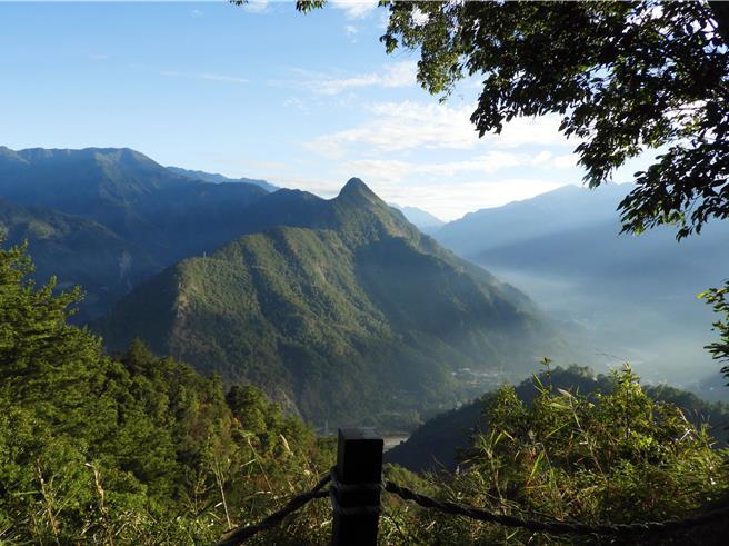 台中和平區谷關七雄是熱門的登山場域，參與認證人次逐年攀升，圖為白毛山。（台中市觀旅局提供／陳淑娥台中傳真）