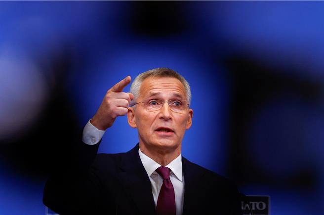 北約秘書長史托騰柏格警告盟國，稱缺乏政治意願「每天都會對戰場產生影響」。（路透社）