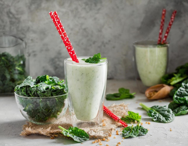 土耳其研究人員以克菲爾冰沙加入羽衣甘藍、菠菜，設計具有幫助腸胃消化功能的即食型飲品。（圖／太陽星提供）