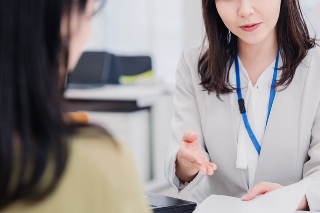 大媽記不起銀行密碼，決定透過唱歌來找回記憶。(圖:shutterstock/達志)