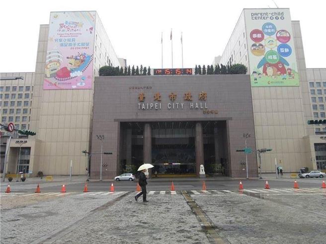 社会局今（15）日表示，今再召开考绩委员会，但刘女仍然缺席，有鑑于该事件严重影响北市府声誉，依《公务人员考绩法》及相关规定，针对该员行为处以2大过免职决议，此外停职期间的半俸也决定不发给。(本报资料照片)