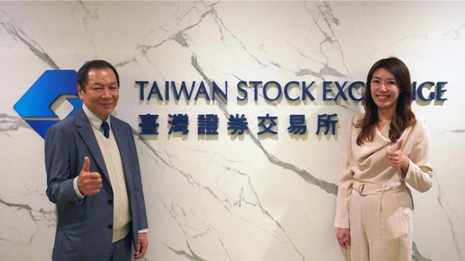 云豹能源正式向台湾证券交易所送件申请改列一般板。左为云豹能源董事长廖福生，右为总经理赵书闵。图／云豹能源提供