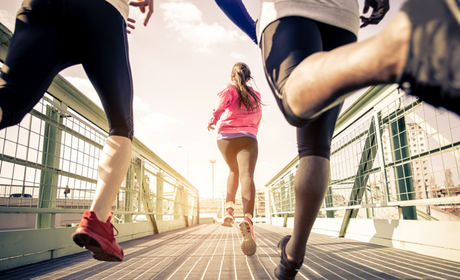 健身網紅「地方媽媽Ellie」指出夜跑相當危險，主要是會難抵美食誘惑。(示意圖:shutterstock／達志)