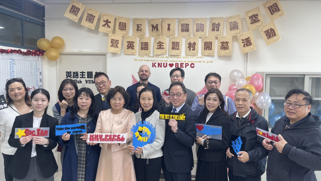 行政團隊一同參與剪綵啟用。(照片/開南大學提供)