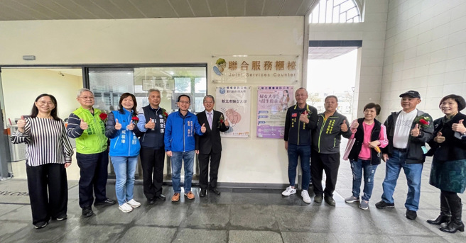 淡水區巫宗仁區長及在地民意代表前來致賀，集合眾人之力，讓北海岸女力發光。(照片/聖約翰科技大學提供)