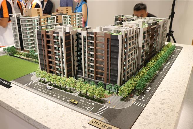 桃園航空城15日公布最新安置與補償方案，圖為航空城安置住宅服務中心。（蔡明亘攝）