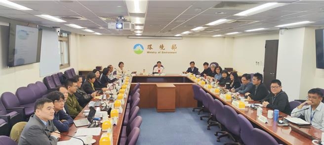 環境部今天召開首場會議，據轉述，會中提及不希望碳費成為喊價結果，尚未有委員提及碳費數額。（林良齊攝）