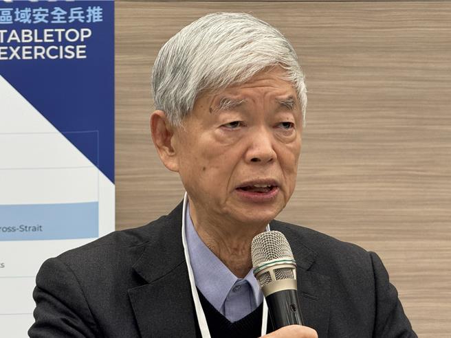 中央大学台湾经济发展研究中心研究员暨管理讲座教授梁启源就说，能源是将来台湾交战能够撑多久，一个重要的问题，而目前就显示，我国需要核电。（李奇叡摄）