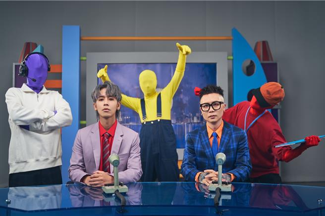 鼓鼓（左）和蕭秉治推出新歌〈下半身管不住〉MV。（相信音樂提供）