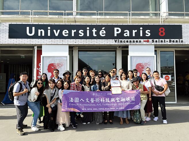 國立清華大學財務金融碩士在職專班（MFB）獨家推出「法國人文藝術與金融嫁接」移地學習課程，讓學員跳脫日常思維模式，激盪出更多創意火花。圖／清華大學提供