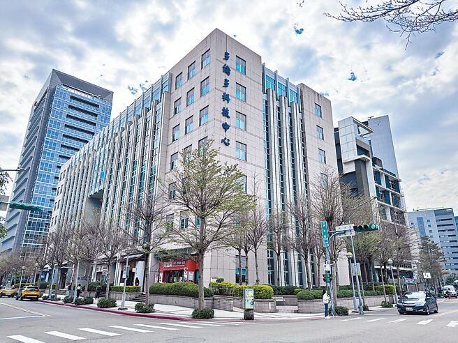 儿童福利联盟14日邀请各界专家学者以及政府部门代表共同参与，讨论并检讨现行的儿童收托和出养过程，以探讨如何补强现有制度和政策。图为儿童福利联盟办公大楼。（罗永铭摄）