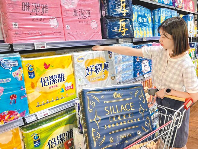 即日起至3月21日，全聯衛生紙單筆滿699元現折100元 ，指定三四層任3串加贈500福利點。（全聯提供）