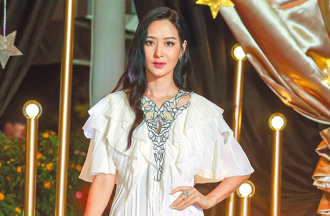 孙芸芸晒海边辣照 自曝这部位粉色「看得出来吗」