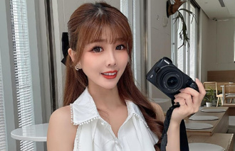 最辣英文老師「上半身沒穿」只剩透明小褲：最甜蜜的禮物