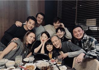 六月秀鉛筆腿過生日 真實年齡網驚呼：超不科學