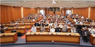 师大梁实秋文学大师奖 台美散文家、翻译家荣获大奖