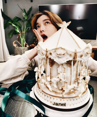 蔡淑臻生日 收旋轉木馬蛋糕感動快哭 曝近期做了最「兇猛」浪漫