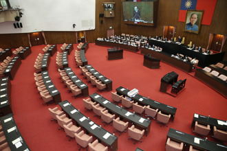 點名不在就是立委責任  詹江村：綠委重重踢一個大鐵板！