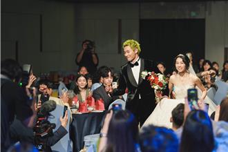 金鐘男配黃冠智大婚娶回嬌妻 喜宴桌上驚見「周星馳」