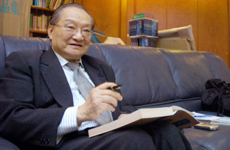 金庸遺孀近況曝光 16歲邂逅譜忘年戀繼承億萬遺產