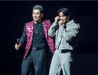 大咖歌手突衝上台 任贤齐自爆「全家都是他的歌迷」