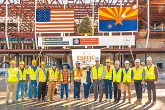 时论广场》重振半导体制造 美国的一场梦魇（尹启铭）