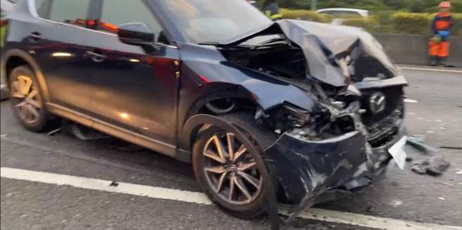 国3安坑交流道9车追撞！2男送医抢救不治。(叶庭欣/翻摄)