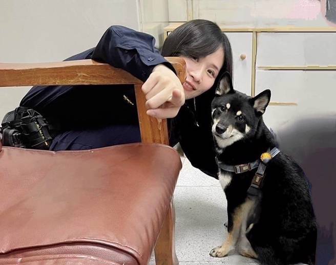 女警郭沛玟積極協助阮女尋求社福資源。（翻攝畫面）