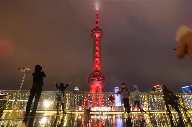 大陆国家发改委15日发布促进国家级新区高品质建设行动计画，要求上海浦东新区带动赋能千家企业数位化转型。（中新社资料照片）