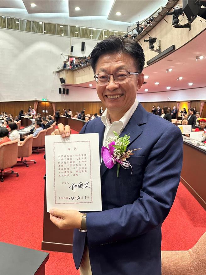 郭國文又提到，法條沒有規定民主基金會的董事長要給立法院長，給院長僅是慣例行事。但顯然韓院長不重視「慣例」，所以民主基金會董事長不一定要給韓國瑜院長。（摘自郭國文粉絲專頁）