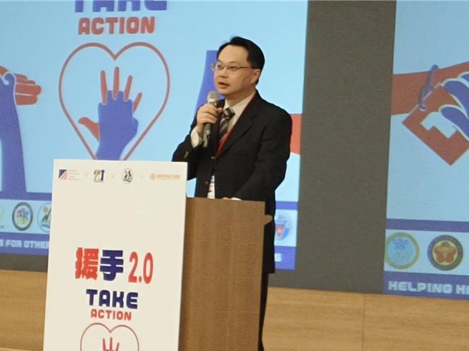 國軍臺中總醫院醫療部主任王守正上校致詞提及國防部持續強化戰爭變故自救急救量能。（廖素慧攝）