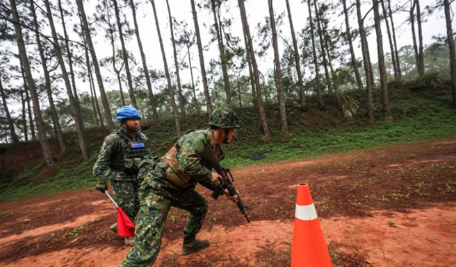 1年义务役新式训练！陆军步兵206旅「快反射击」，加强城镇作战。(青年日报提供)